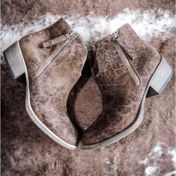 Very G Leopard print taupe Charming Booties - Picture 4 of 4